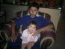 junto a su hermano