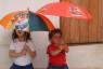 Trini,Bauti y sus paraguas